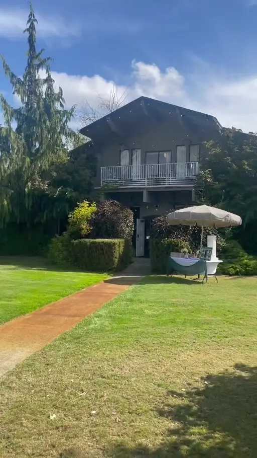 Garden venue and welcome table
